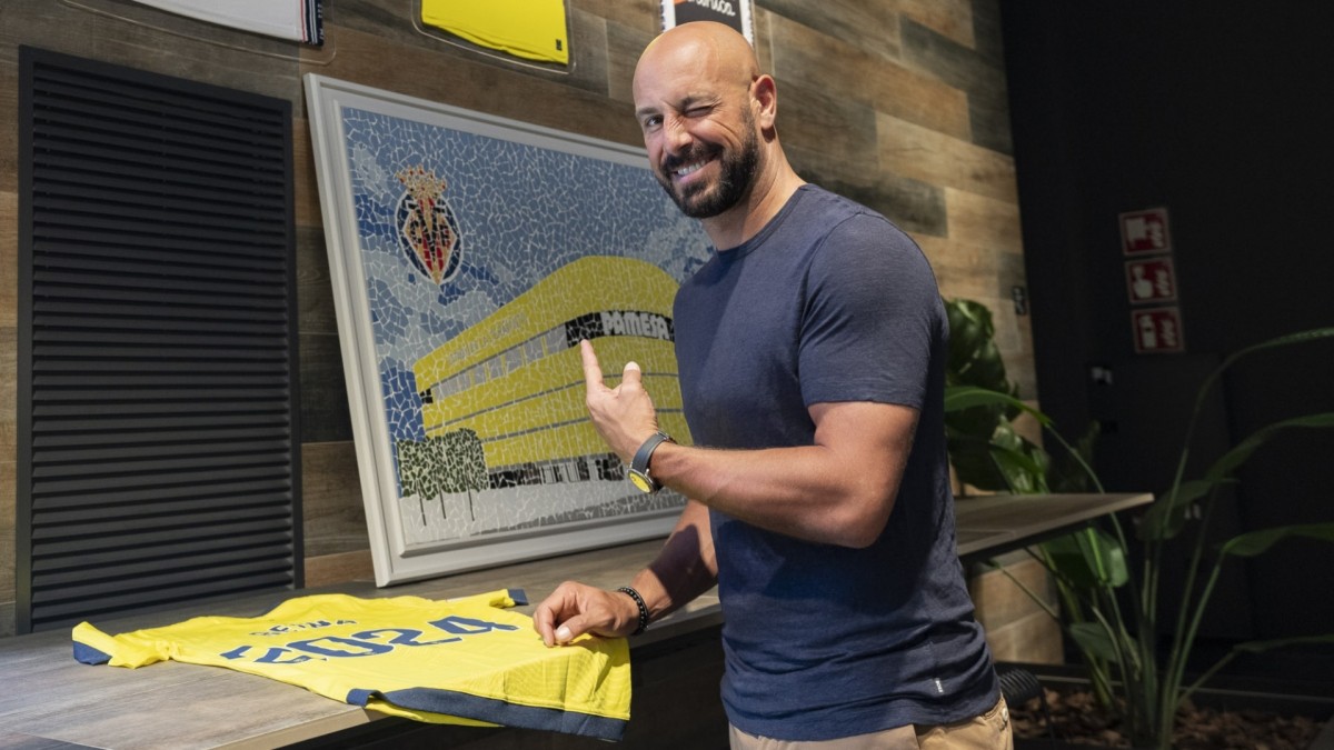 Pepe Reina renueva con el Villarreal Pepe Reina renueva con el Villarreal