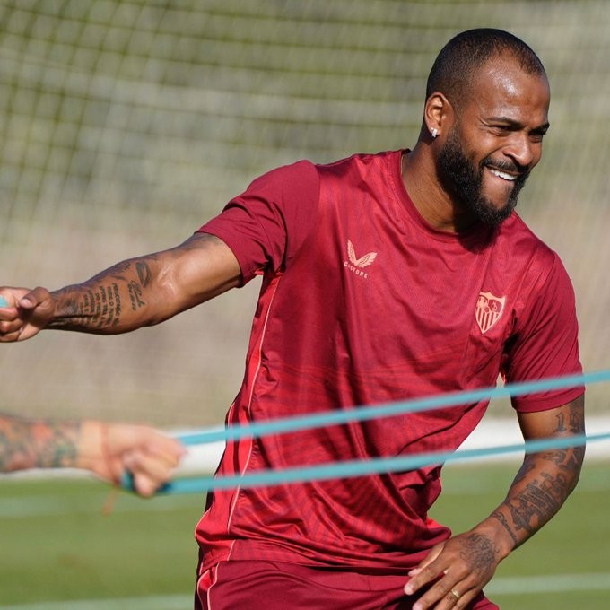 Lesión en la defensa del Sevilla Lesión en la defensa del Sevilla