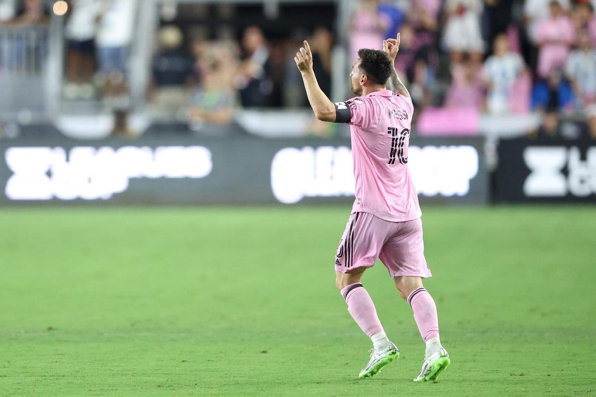 Vaya golazo de Messi en su estreno con el Miami Vaya golazo de Messi en su estreno con el Miami