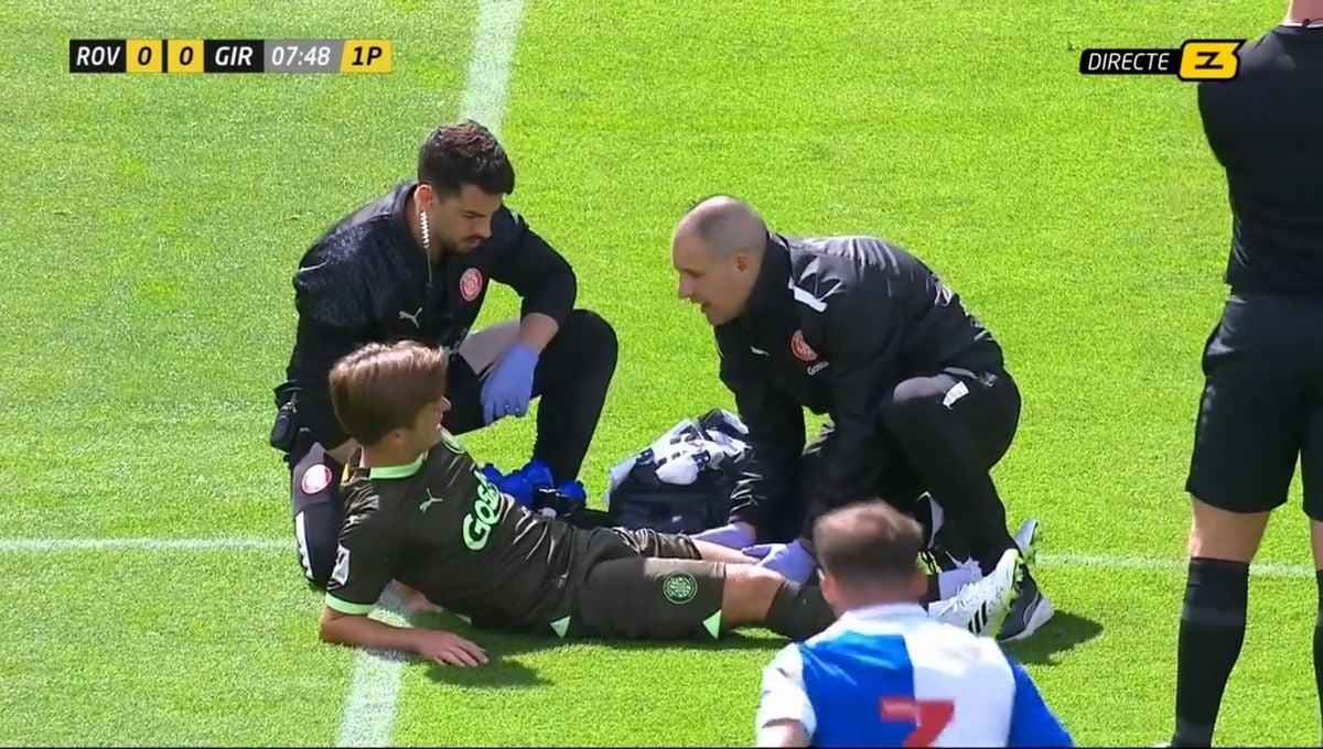 Pablo Torre sustituido por un golpe en la rodilla Pablo Torre sustituido por un golpe en la rodilla