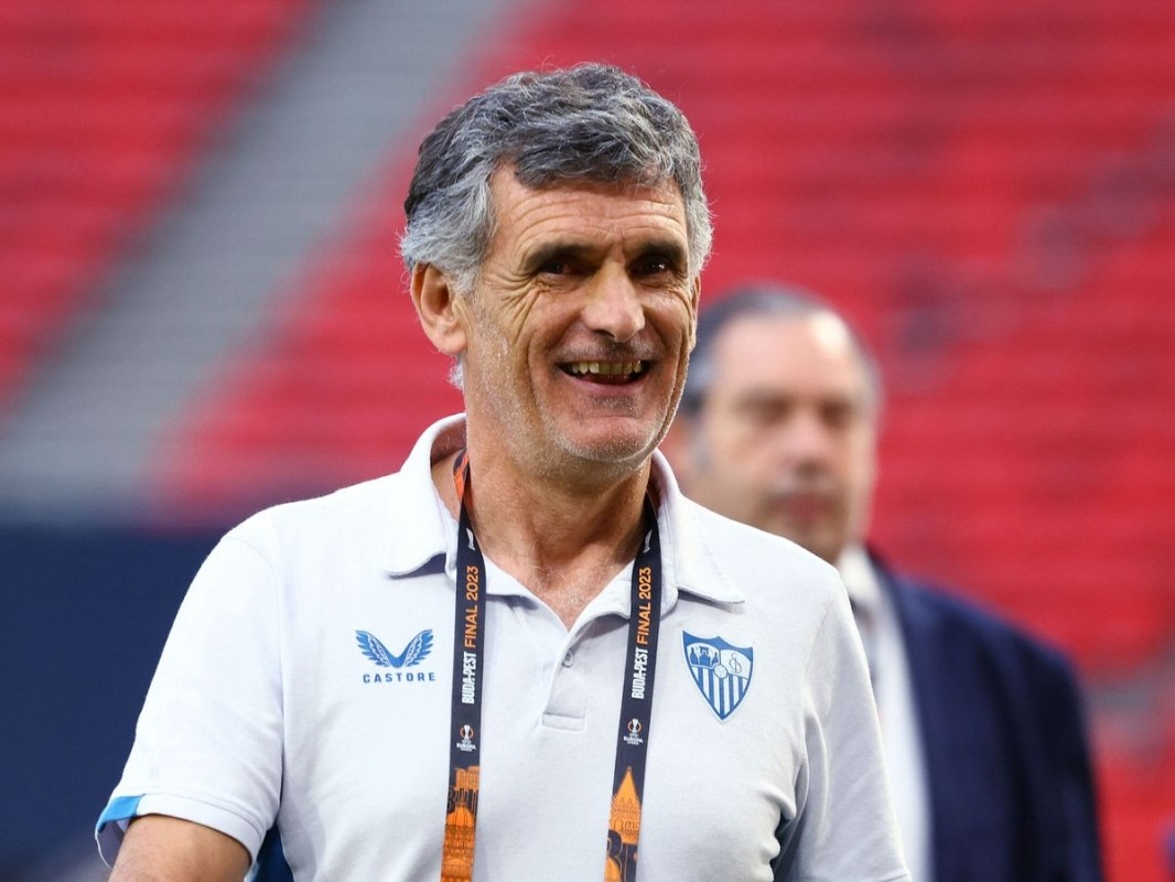 Mendilibar habla de Rafa Mir, el debate entre Bono y Dimitrovic, Marcao e Idrissi. Analiza el Valencia y la plantilla. Mendilibar habla de Rafa Mir, el debate entre Bono y Dimitrovic, Marcao e Idrissi. Analiza el Valencia y la plantilla.