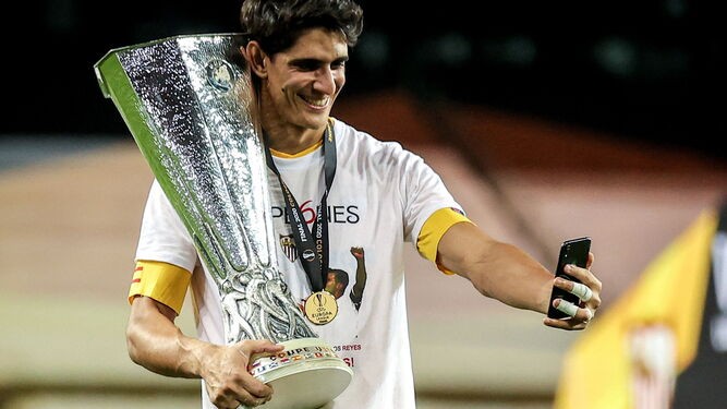 Ahora sí, Bono, a un paso de salir del Sevilla. Ahora sí, Bono, a un paso de salir del Sevilla.