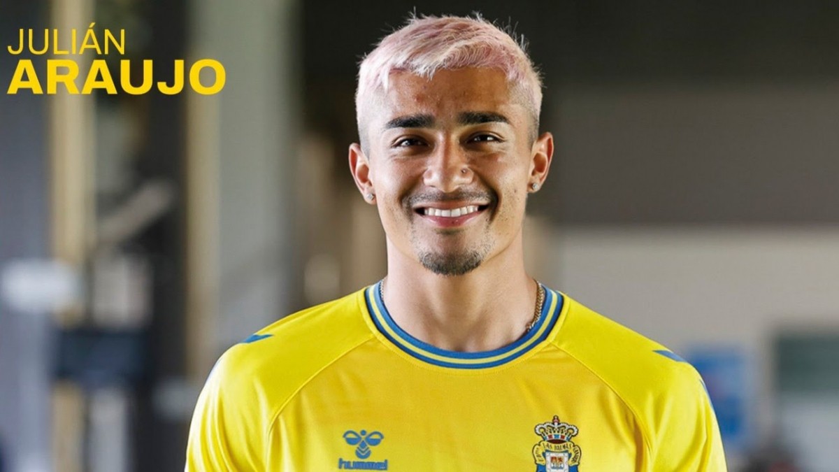 ¿Julián Araujo le ha ganado el puesto a Álvaro Lemos?