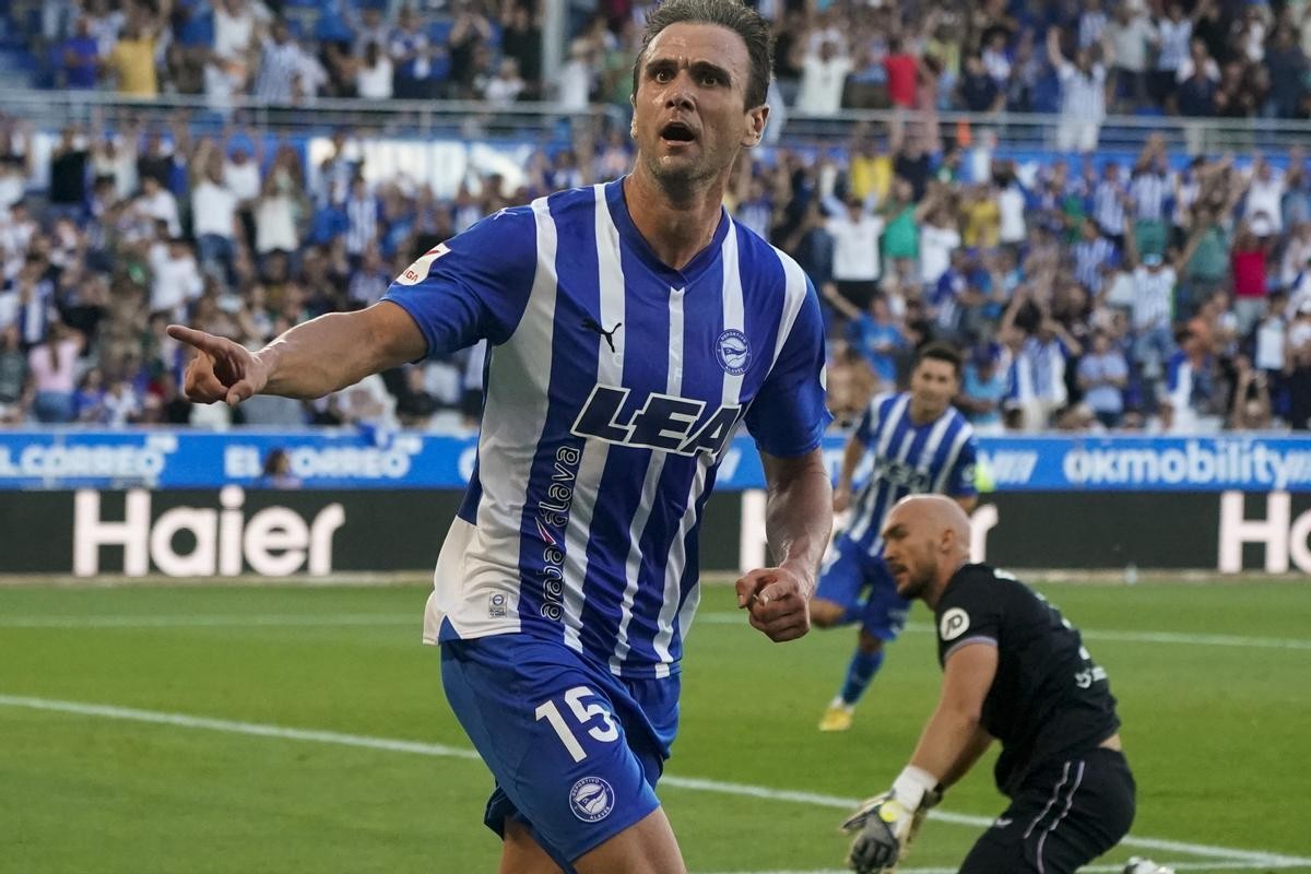 Jugador mas importante por línea en los recién ascendidos Alavés Jugador mas importante por línea en los recién ascendidos Alavés