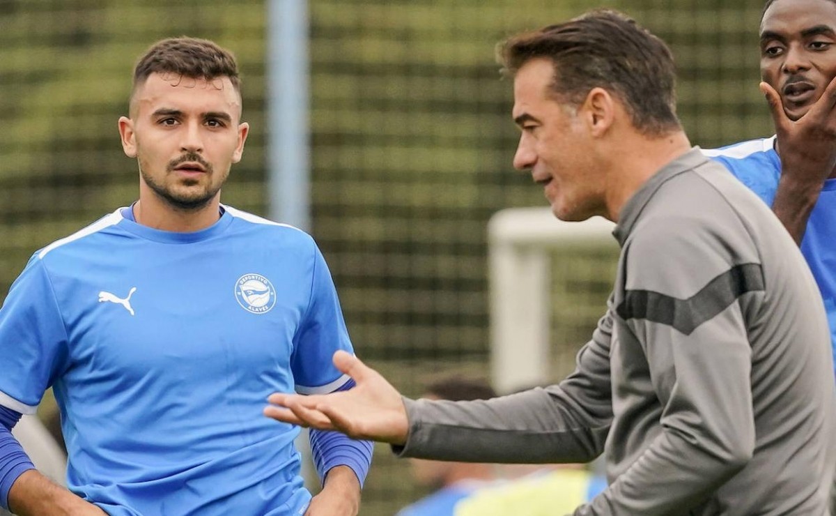 Luis García juega al despiste con Sedlar Luis García juega al despiste con Sedlar