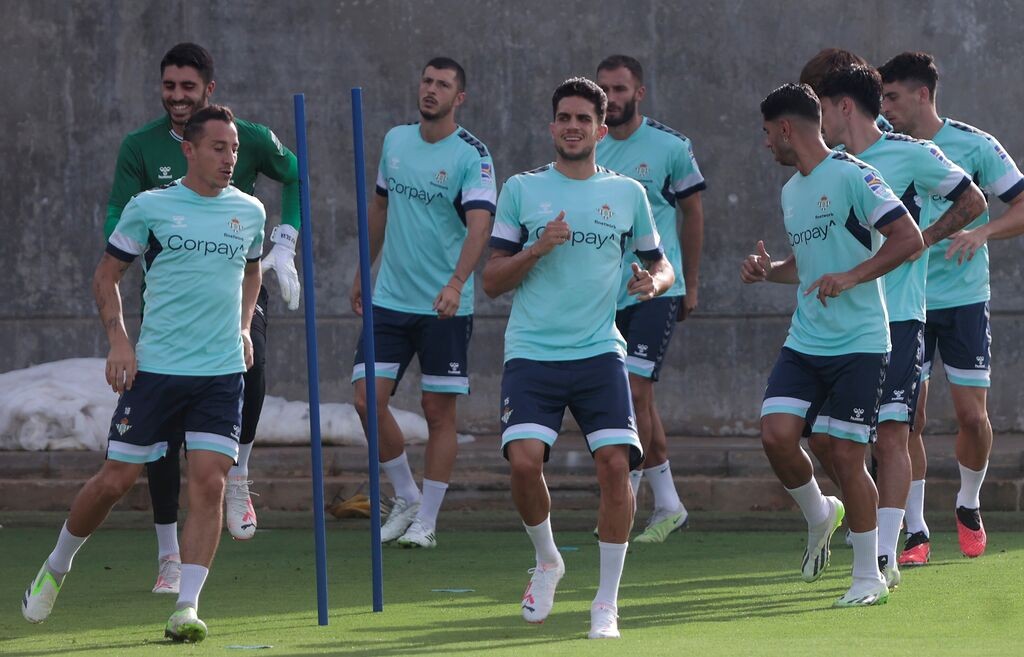 1 sorpresa y 2 ausencias importantes en el Betis 1 sorpresa y 2 ausencias importantes en el Betis