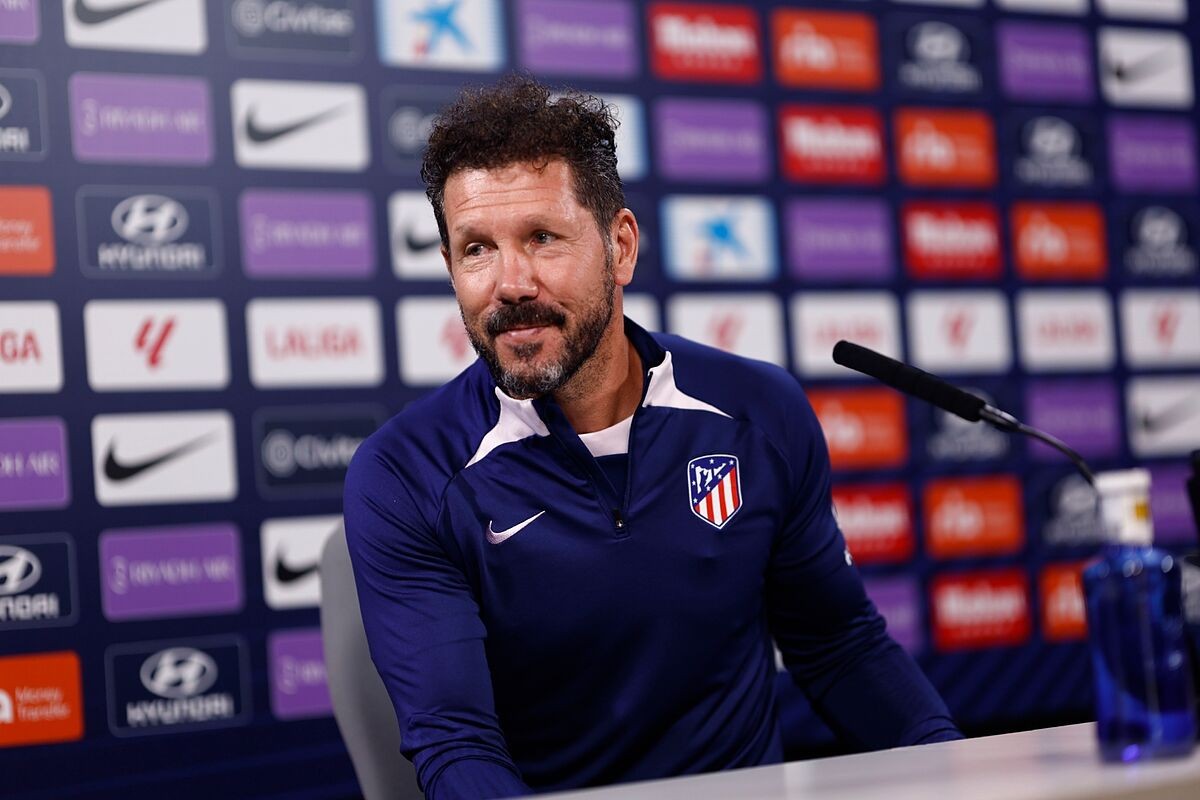 Simeone sobre Correa, Saúl, Morata, Depay, Lino, Savic .. Simeone sobre Correa, Saúl, Morata, Depay, Lino, Savic ..