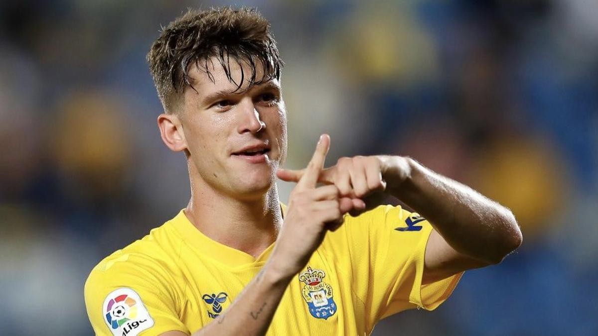 Cambio de delantero en la UD Las Palmas, ¿Lo fichamos? Cambio de delantero en la UD Las Palmas, ¿Lo fichamos?