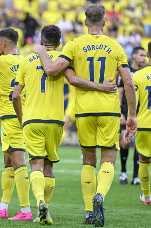Sorloth y Gerard Moreno no se ejercitan con el grupo, Foyth y Coquelin siguen con el grupo. Sorloth y Gerard Moreno no se ejercitan con el grupo, Foyth y Coquelin siguen con el grupo.