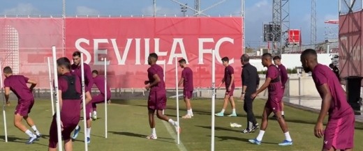 Ocho bajas y una novedad en las sesión del Sevilla