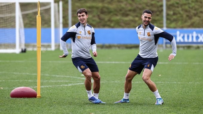 Entrenamiento Real Sociedad: Oyarzabal, Tierney, Kubo, André Silva, Traoré y Sadiq