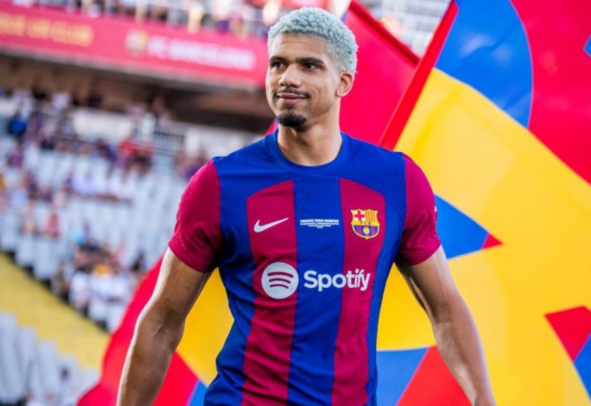SPORT da como suplente a Araujo y cambia de sistema para visitar Vallecas SPORT da como suplente a Araujo y cambia de sistema para visitar Vallecas