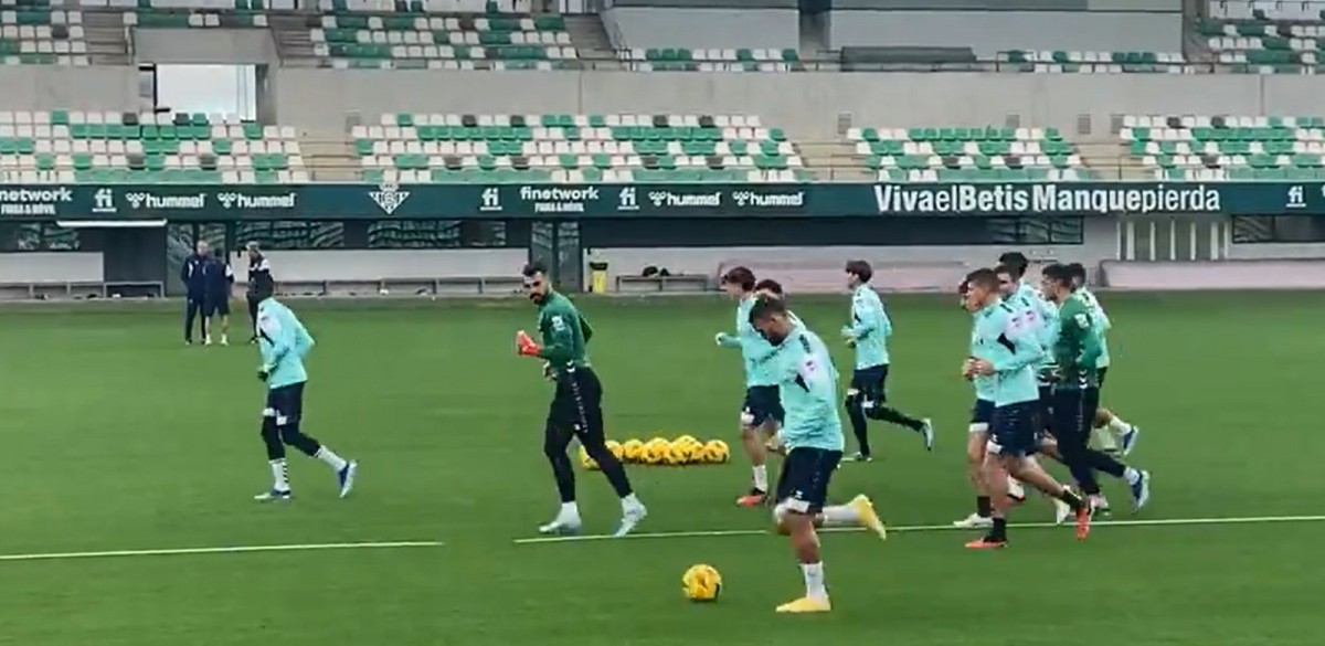 ¡Fekir no entrena con el grupo y parece que hay respuesta al debate Rui Silva y Vieites! ¡Fekir no entrena con el grupo y parece que hay respuesta al debate Rui Silva y Vieites!