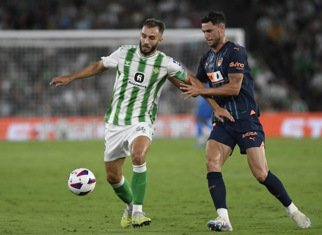 ¡Pezzella cae lesionado ante el Almería! ¡Pezzella cae lesionado ante el Almería!