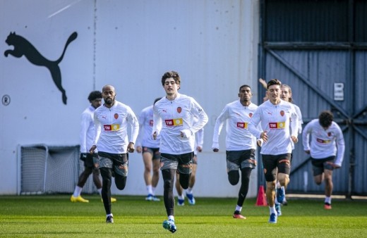 Entrenamiento del Valencia: Gayà, Almeida y Diego López