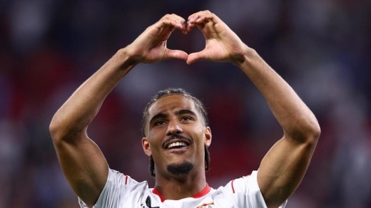 Tras Jesús Navas... ¡El Sevilla pierde a otro defensa por un mes!