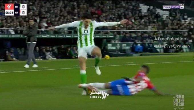 ¡Bellerín pide el cambio por lesión! ¡Bellerín pide el cambio por lesión!