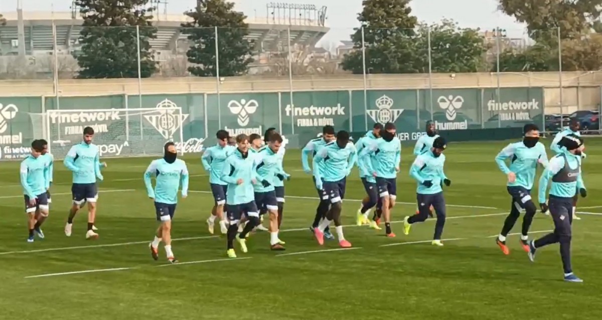 Fekir y Sabaly con el grupo, Pezzella, Abde y Bellerín son baja y Cardoso se estrena
