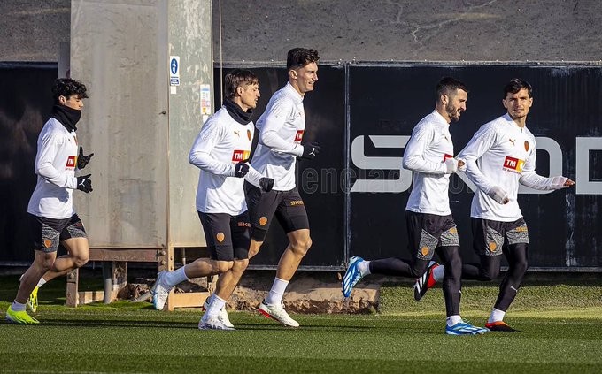 Javi Guerra y Hugo Duro siguen siendo baja, Gayà con el grupo Javi Guerra y Hugo Duro siguen siendo baja, Gayà con el grupo