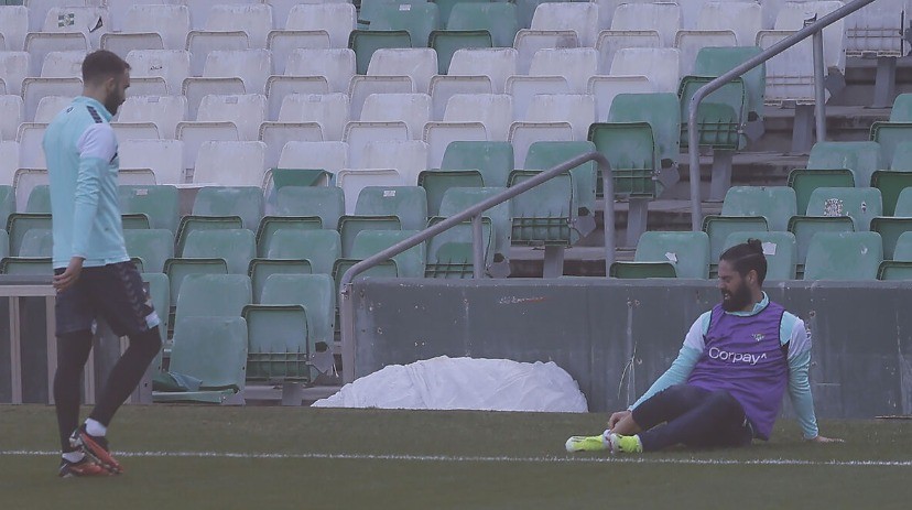 Isco da el susto en la sesión de entrenamiento del Real Betis Isco da el susto en la sesión de entrenamiento del Real Betis