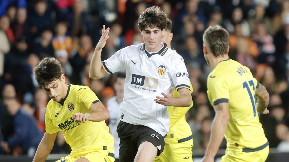 El Manchester United espía a una de las estrellas del Valencia El Manchester United espía a una de las estrellas del Valencia