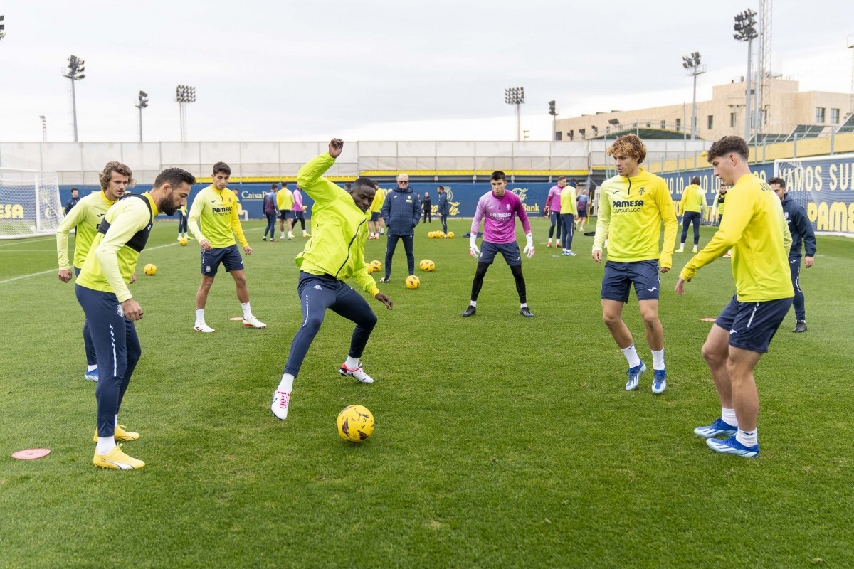 El Villarreal se ejercita con siete bajas