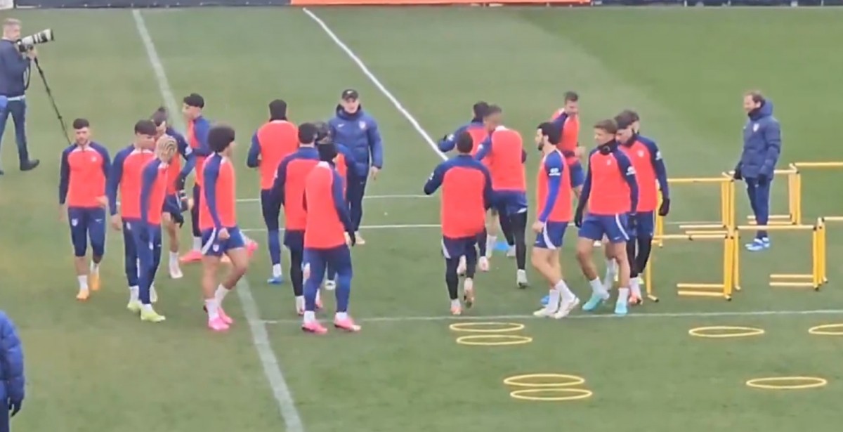 Simeone ensaya once, suma una nueva baja en la sesión de hoy y novedades con Depay Simeone ensaya once, suma una nueva baja en la sesión de hoy y novedades con Depay