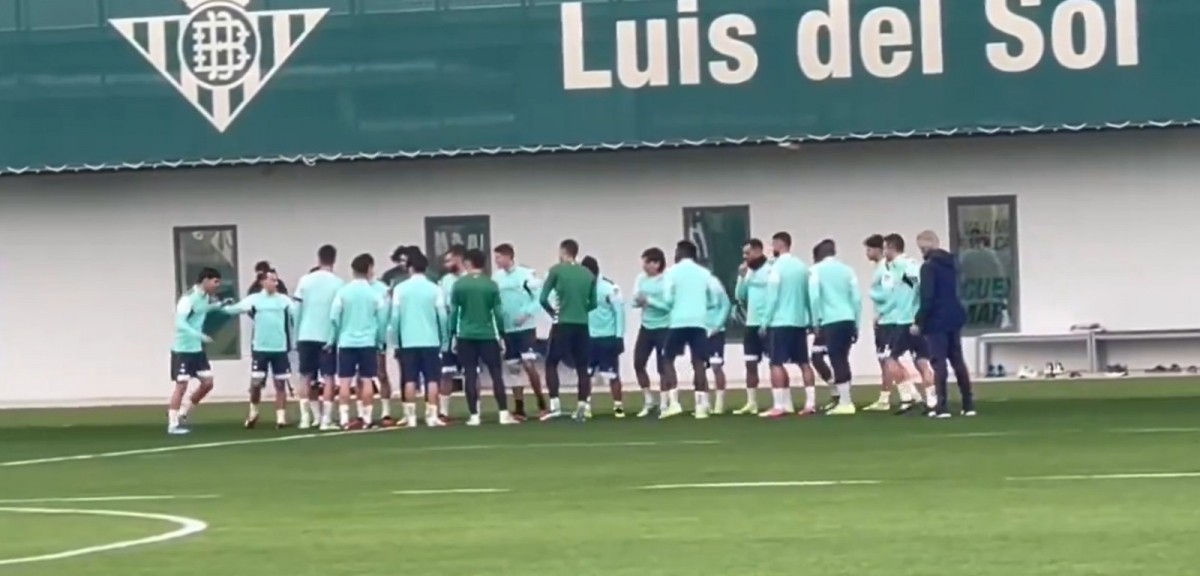 Última hora de Bellerín, Ayoze, Bravo, Miranda y William Carvalho Última hora de Bellerín, Ayoze, Bravo, Miranda y William Carvalho