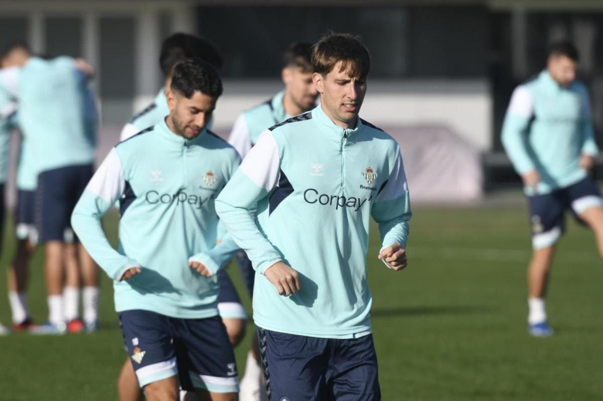 Última hora de Bellerín, Miranda, Ayoze Pérez y Ruibal Última hora de Bellerín, Miranda, Ayoze Pérez y Ruibal