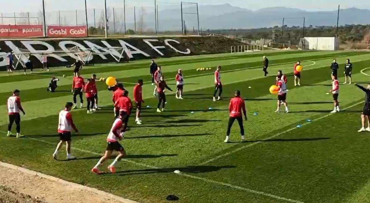 Daley Blind se ejercita al margen y última hora de Eric García, Juanpe y David López Daley Blind se ejercita al margen y última hora de Eric García, Juanpe y David López