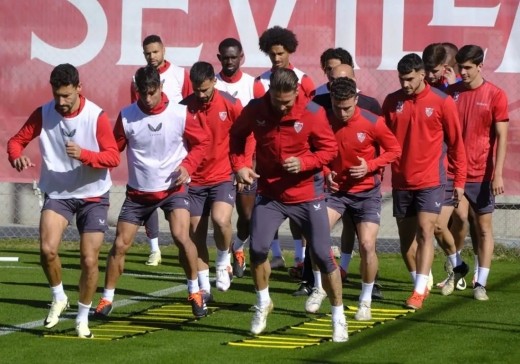 Dos novedades en el entrenamiento del Sevilla