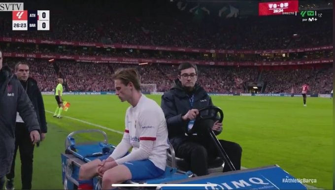 Frenkie de Jong cae lesionado ante el Athletic Club Frenkie de Jong cae lesionado ante el Athletic Club