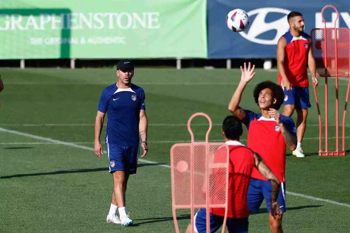 Simeone ensaya once por última vez antes del encuentro frente al Cádiz