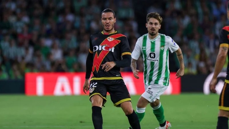 Posible intercambio de delanteros entre Real Betis y Rayo Vallecano Posible intercambio de delanteros entre Real Betis y Rayo Vallecano
