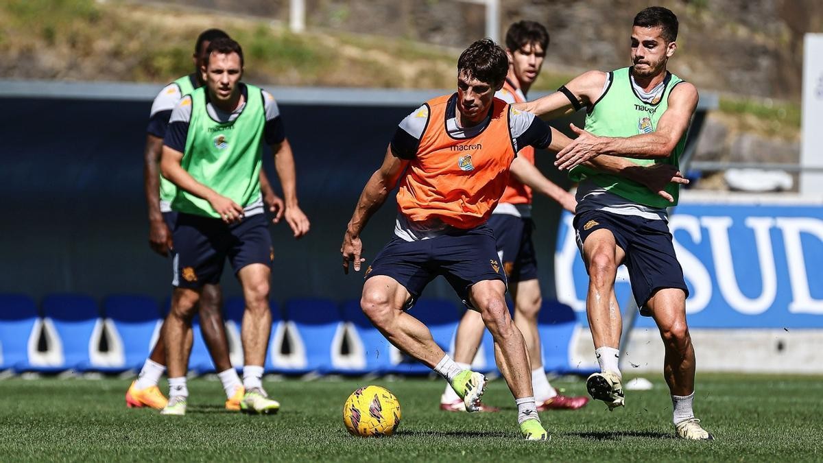 Novedades en la convocatoria de la Real Sociedad: Kubo, Le Normand, Odriozola... Novedades en la convocatoria de la Real Sociedad: Kubo, Le Normand, Odriozola...