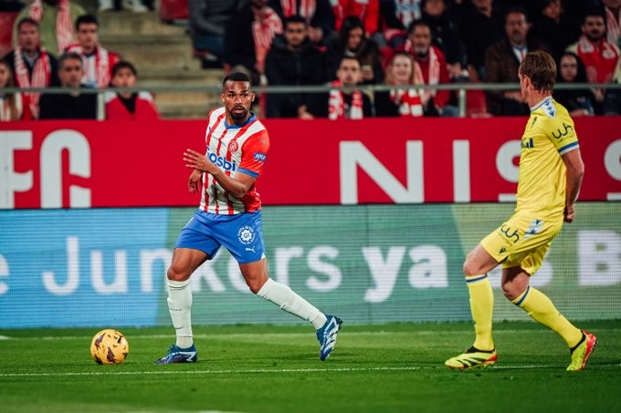 Yangel Herrera cae lesionado ante el Cádiz Yangel Herrera cae lesionado ante el Cádiz