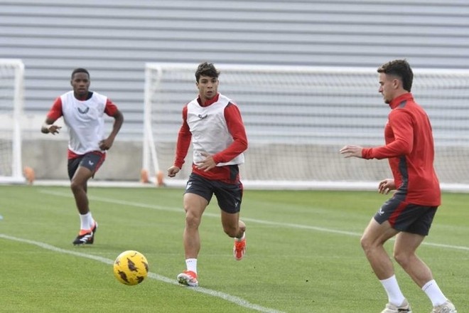 Óliver Torres será baja ante el Real Betis