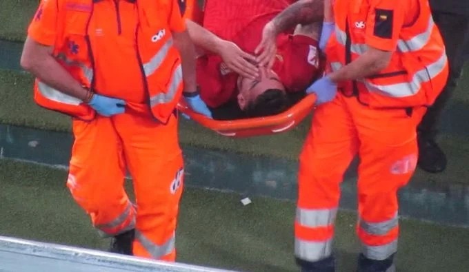 Isaac Romero cae lesionado ante el Real Betis y preocupa bastante Isaac Romero cae lesionado ante el Real Betis y preocupa bastante