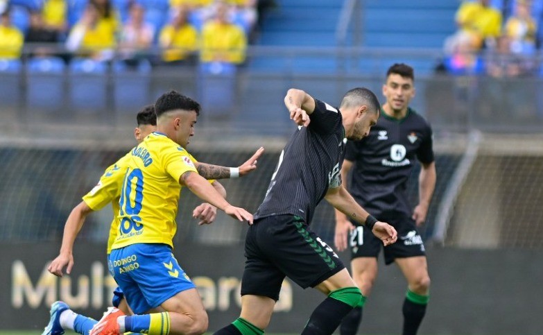 Guido Rodríguez cae lesionado ante la UD Las Palmas Guido Rodríguez cae lesionado ante la UD Las Palmas