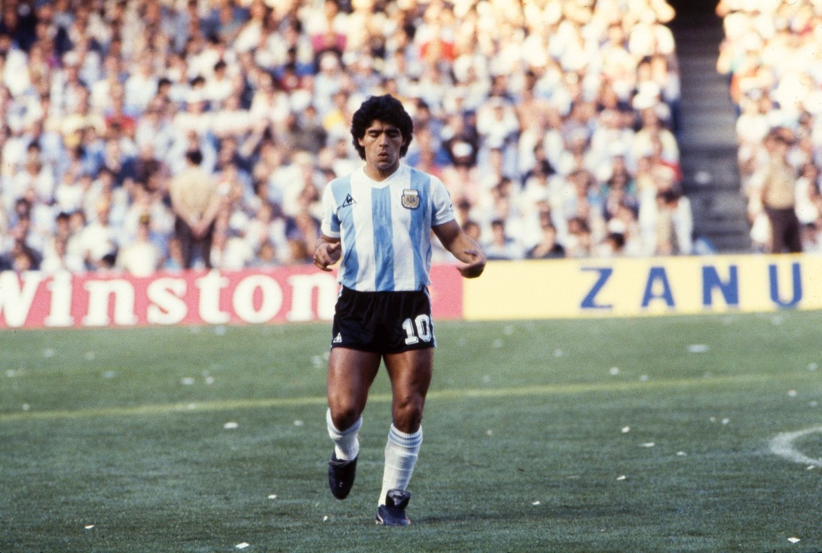 Las jugadas más polémicas en la historia del fútbol Las jugadas más polémicas en la historia del fútbol