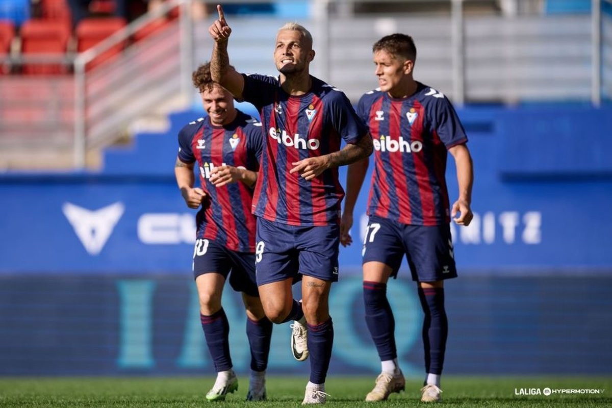 El Deportivo Alavés tiene nuevo delantero El Deportivo Alavés tiene nuevo delantero