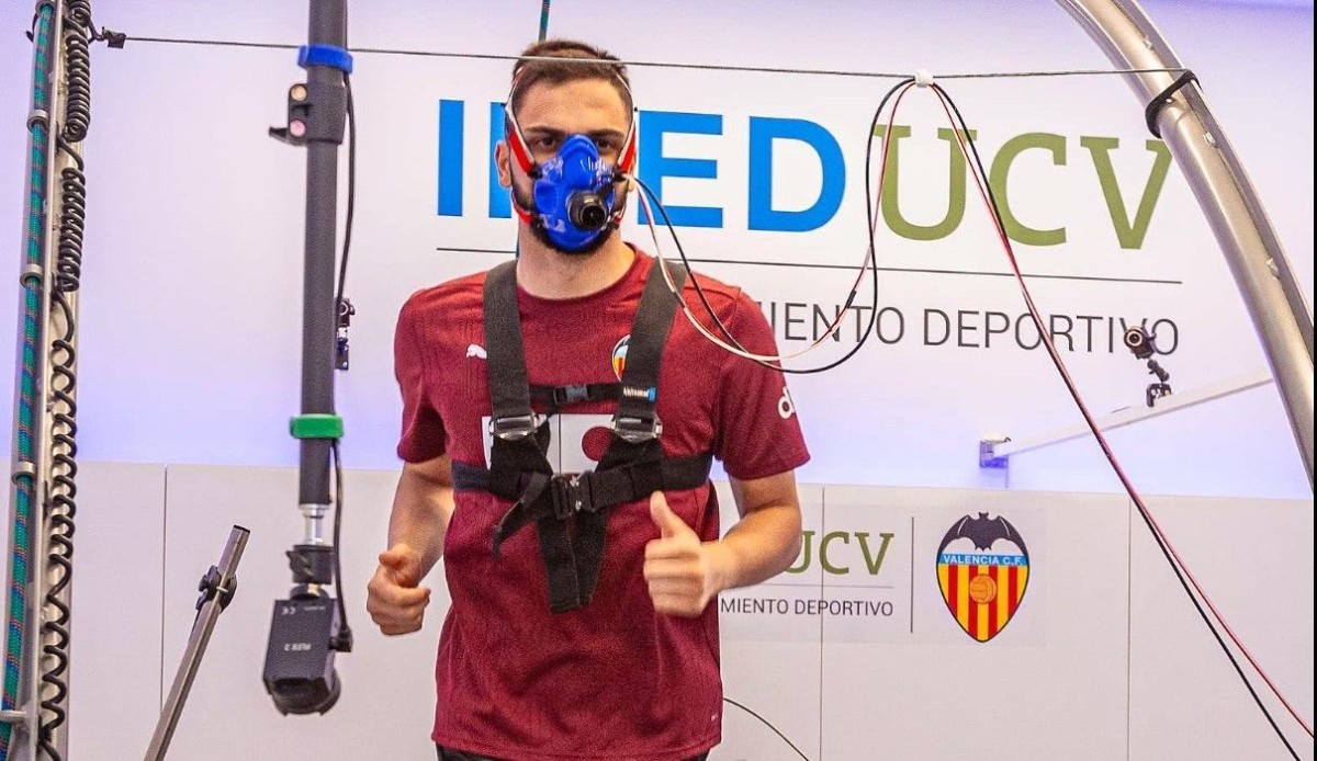 Mamardashvili, más fuera que dentro del Valencia Mamardashvili, más fuera que dentro del Valencia