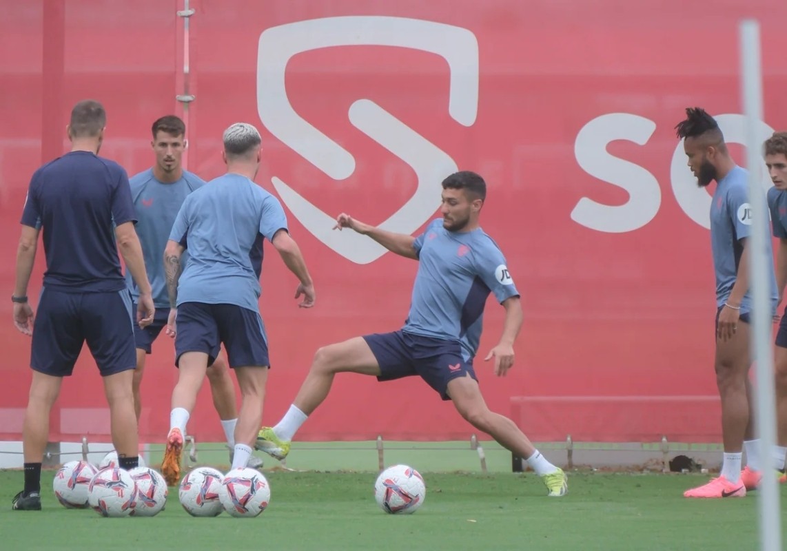 Dmitrovic y Óscar Rodríguez ponen rumbo al Leganés Dmitrovic y Óscar Rodríguez ponen rumbo al Leganés