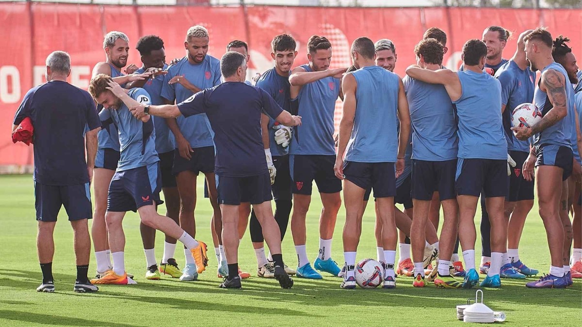 Isaac Romero, Ocampos y Acuña, bajas en el último amistoso del Sevilla Isaac Romero, Ocampos y Acuña, bajas en el último amistoso del Sevilla