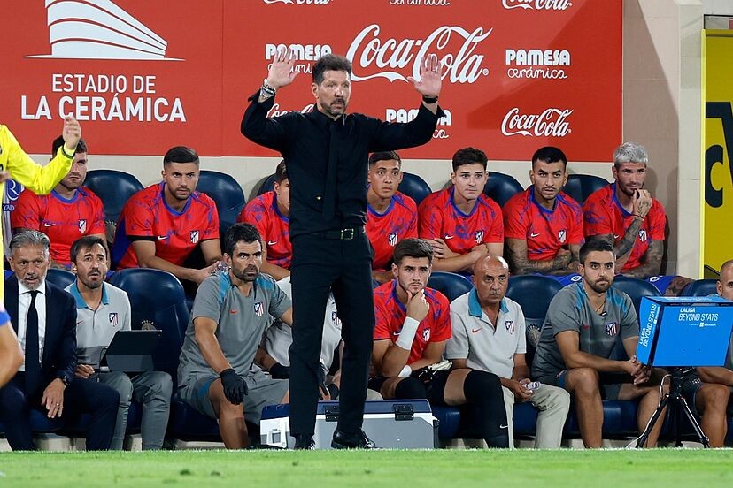 Simeone sobre Sortloh, Le Normand, Julián Álvarez, Correa y Joao Félix Simeone sobre Sortloh, Le Normand, Julián Álvarez, Correa y Joao Félix
