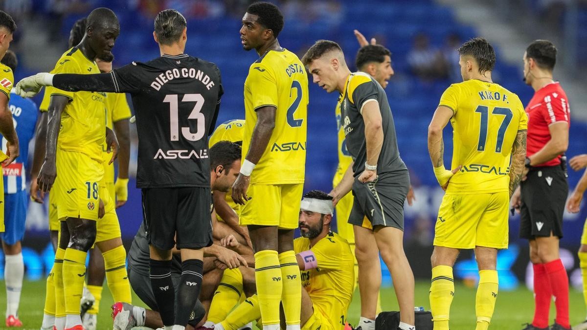 Albiol cae lesionado con una brecha en la cabeza Albiol cae lesionado con una brecha en la cabeza