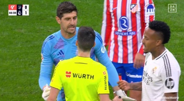 ¡Busquets Ferrer detiene el partido y manda a Atlético de Madrid y Real Madrid a vestuarios! ¡Busquets Ferrer detiene el partido y manda a Atlético de Madrid y Real Madrid a vestuarios!