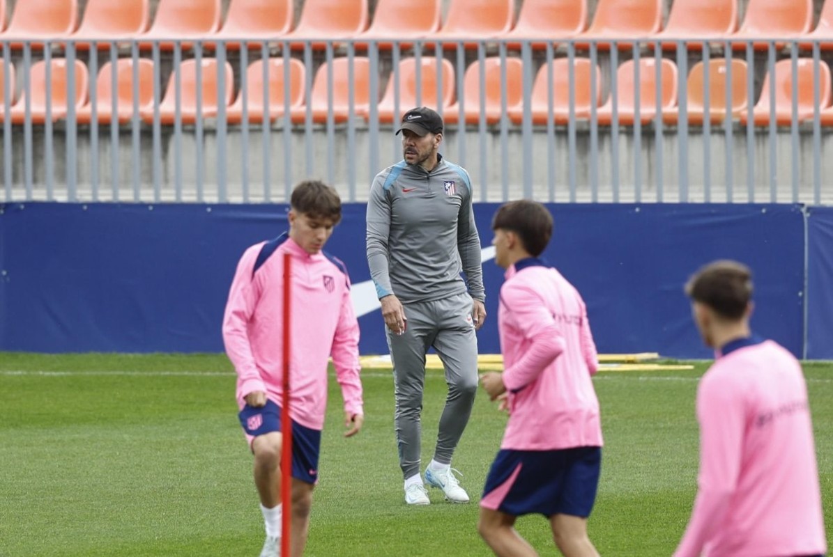 El Atlético se ejercita con cinco jugadores y no habrá ensayo de Simeone El Atlético se ejercita con cinco jugadores y no habrá ensayo de Simeone