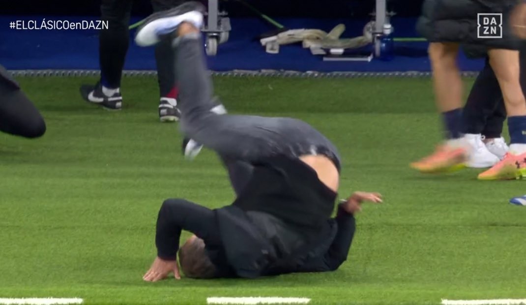 Hansi Flick celebra la victoria y habla de Lewandowski, Iñaki Peña, Fermín, Gavi, De Jong y Olmo Hansi Flick celebra la victoria y habla de Lewandowski, Iñaki Peña, Fermín, Gavi, De Jong y Olmo