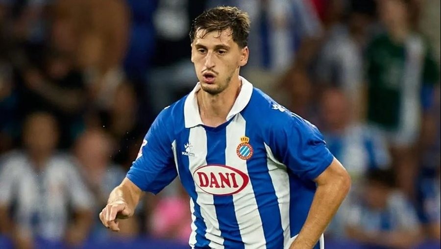 Marash Kumbulla cae lesionado ante el Barcelona